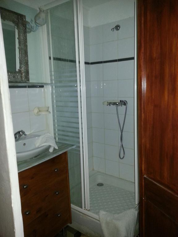 Le Patio Des Cigales Bed & Breakfast Roquefort-des-Corbieres Bilik gambar